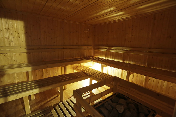 Mature gay men fucking in sauna